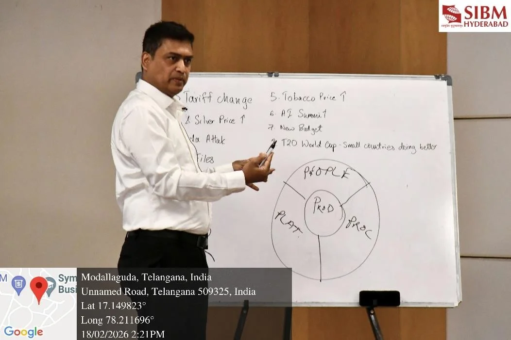 Group_Photograph_with_MBA_Students