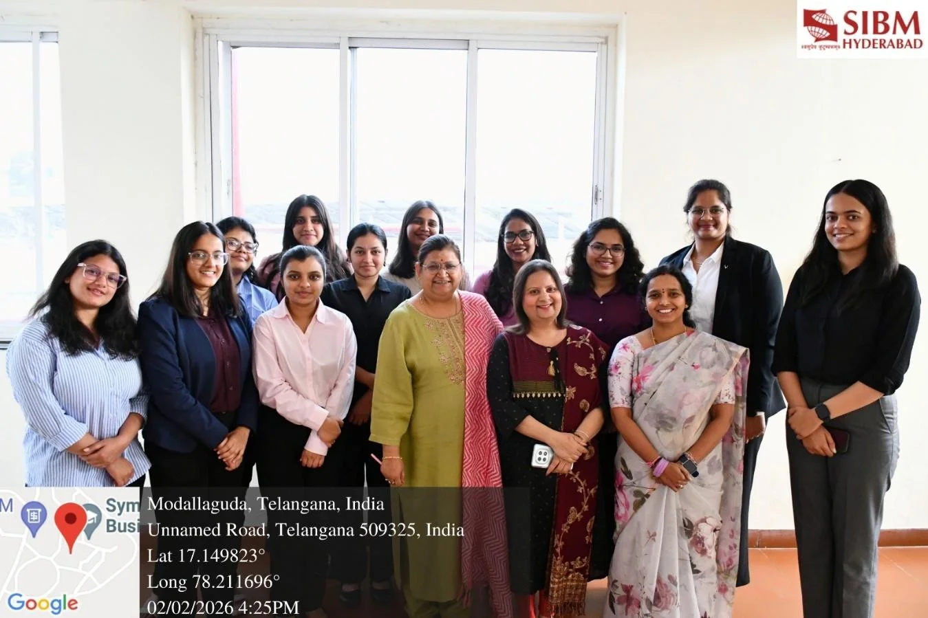 group_photograph_with_MBA_students