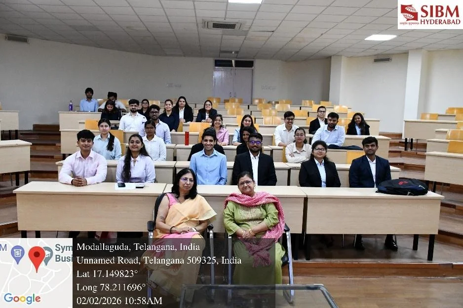 Group Photograph with MBA Students