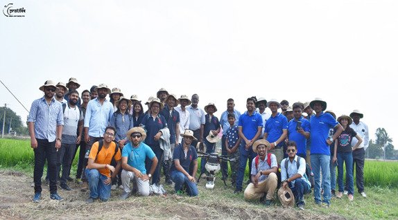 Group photo at SeedWorks Ltd with SIBM Faculty and Students