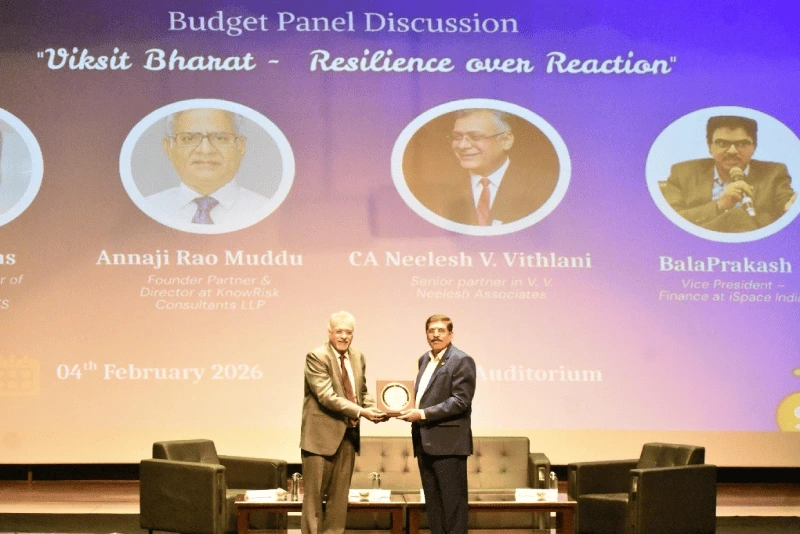 Dr. Shyamsunder Chitta felicitating CA Neelesh V.Vithlani
